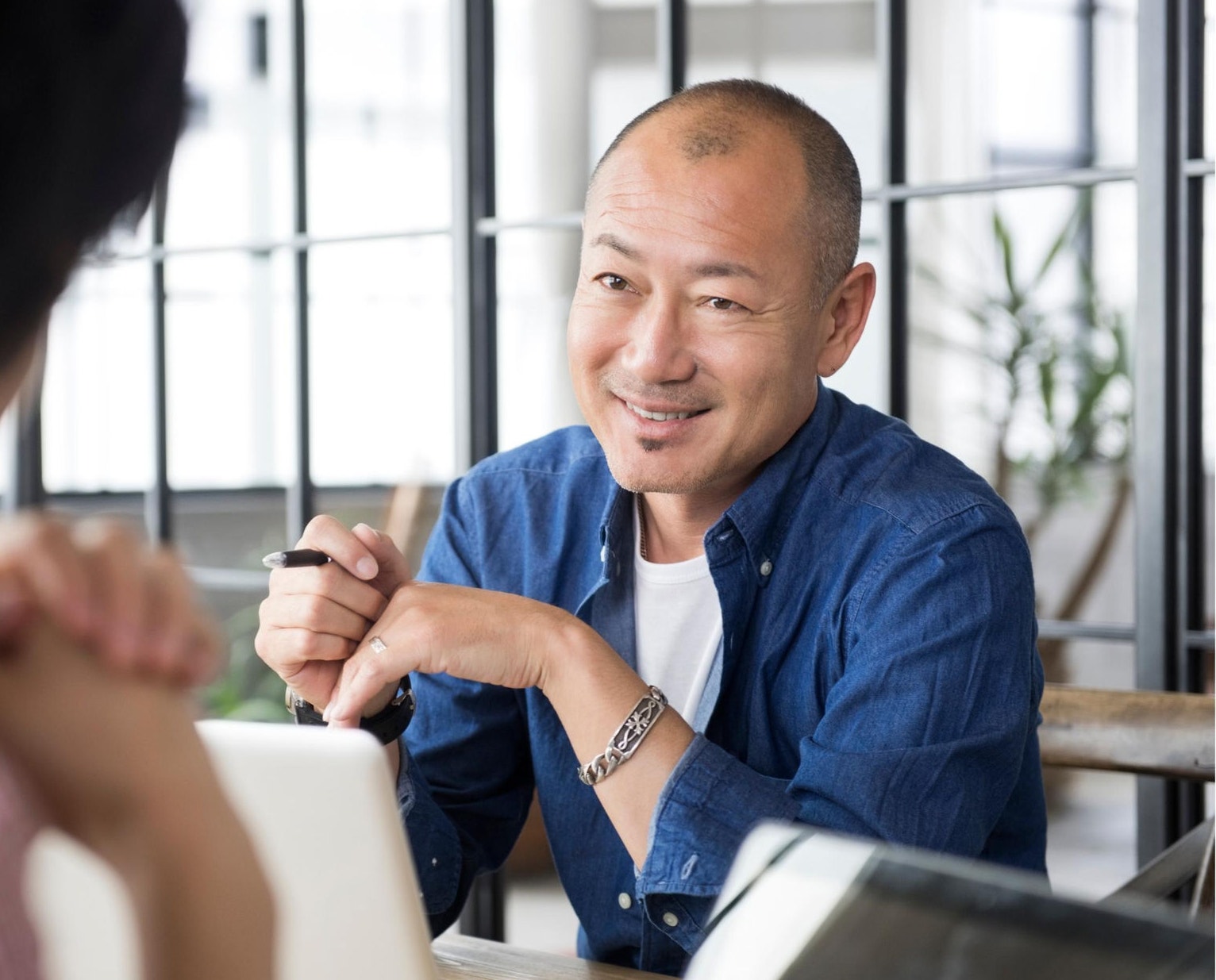 canva-mature-asian-man-working