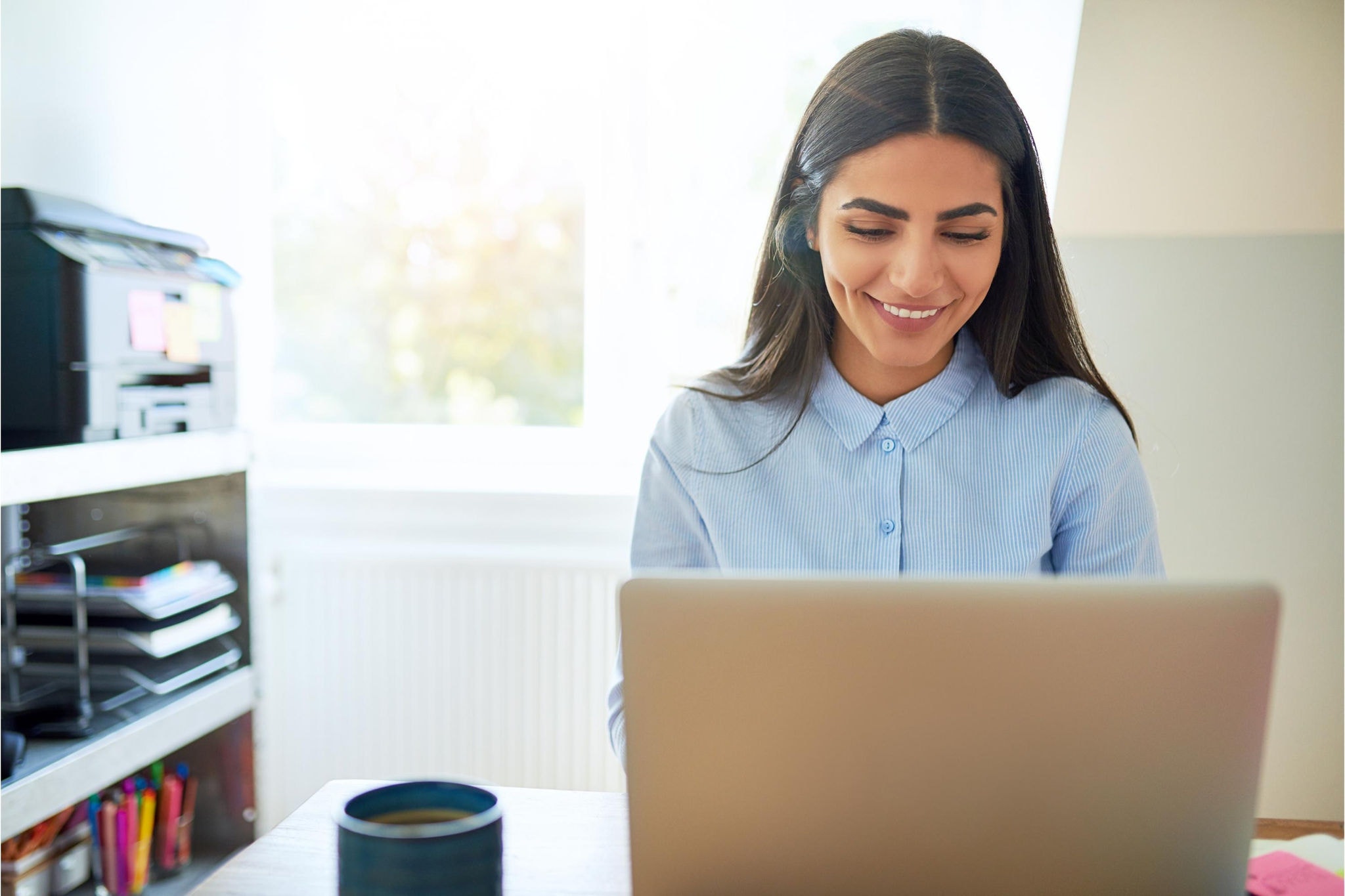 canva-young-woman-laptop-smiling